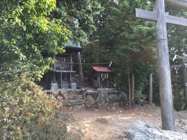 山頂の神社