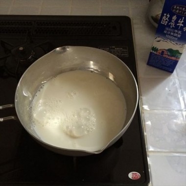 牛乳を火に