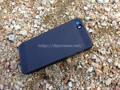 iphoneが地面と平行に落下