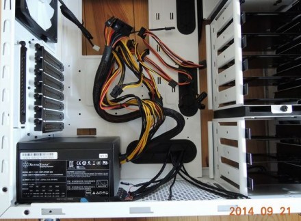 電源ユニットのケーブル