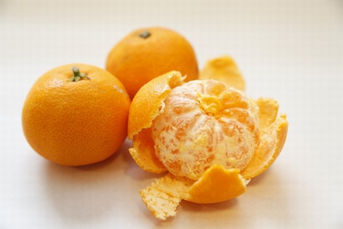 ミカン食べ過ぎ？肌が黄色くなる仕組みとは